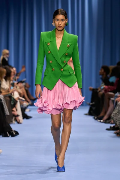 Look 12